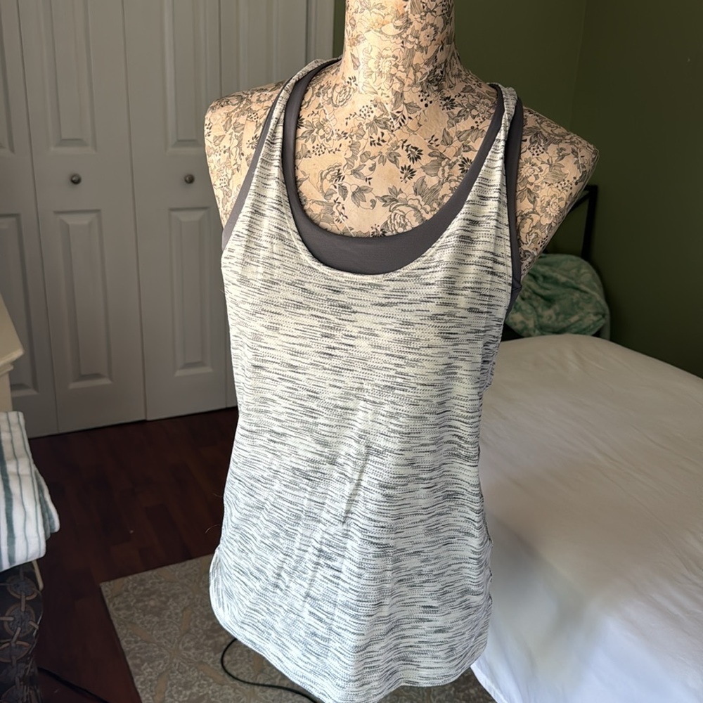 Lululemon tank/bra combo sz. 8